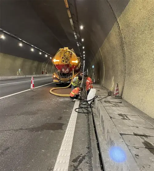 榆中隧道排水渠清淤